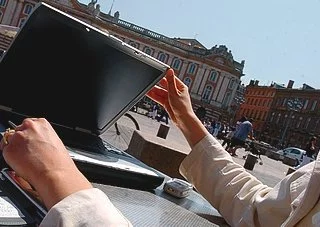 Accès au web : des foyers mieux équipés mais des collectivités en retard