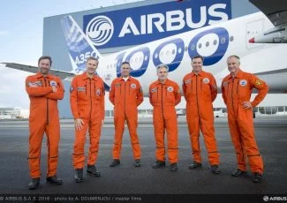 Premier vol réussi de l'A350-1000 d'Airbus, son PDG Fabrice Brégier rassurant sur le plan Gemini