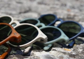 Des lunettes de soleil fabriquées à partir de plastique à Lunel