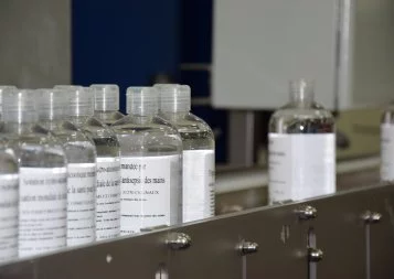 En Occitanie, des laboratoires cosmétiques réorientent leur production vers le gel hydro-alcoolique