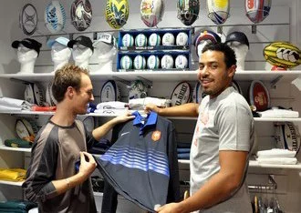 Maillots de rugby : ils refont les stocks