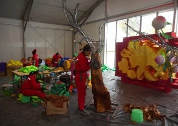 Une quarantaine d'artisans chinois préparent le Festival des lanternes à Gaillac