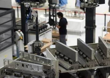 Au cœur de la nouvelle usine toulousaine de Latécoère