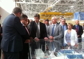 A Toulouse, le ministre Arnaud Montebourg célèbre « le champion » Airbus