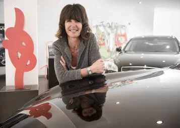 Chez Infiniti Toulouse, l'art et la voiture roulent roue dans roue