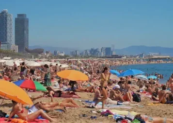 Espagne : vers un boom du tourisme à l'été 2026, sous haute incertitude
