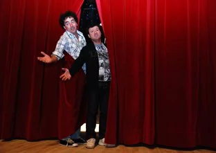 Les Chevaliers du Fiel inaugurent leur théâtre à Toulouse