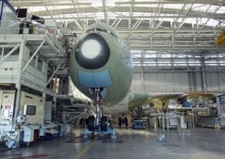 Les syndicats d'Airbus craignent la suppression d'un millier de postes
