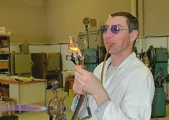 Souffleur de verre, Avitec redoute l'asphyxie