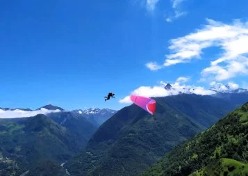 Au-dessus des Pyrénées, Nervures ne touche plus terre